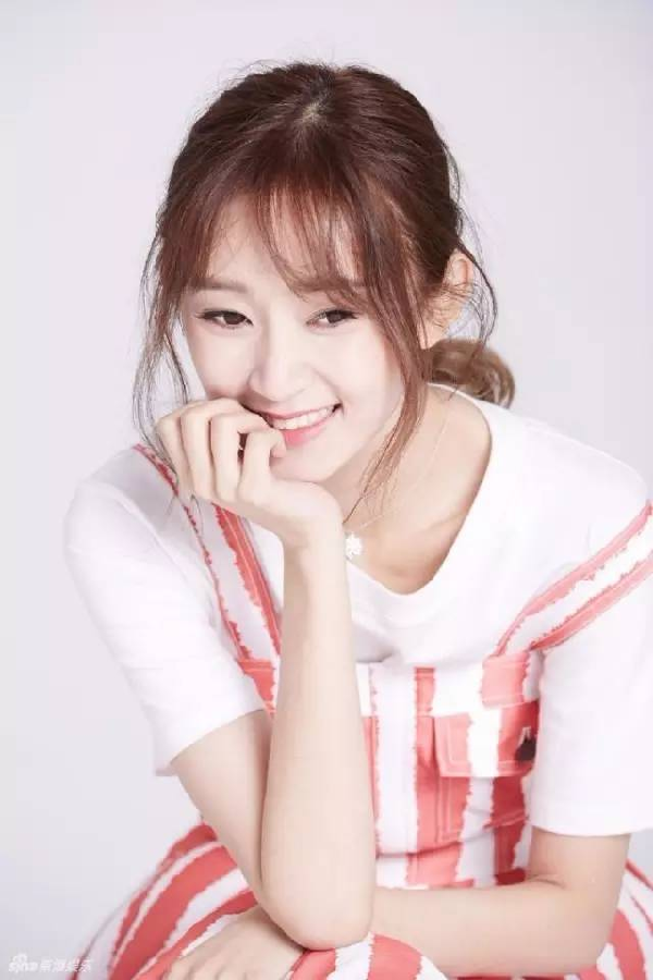 yy美女主播沈雨萱爆乳大尺度写真照片爆出第5张