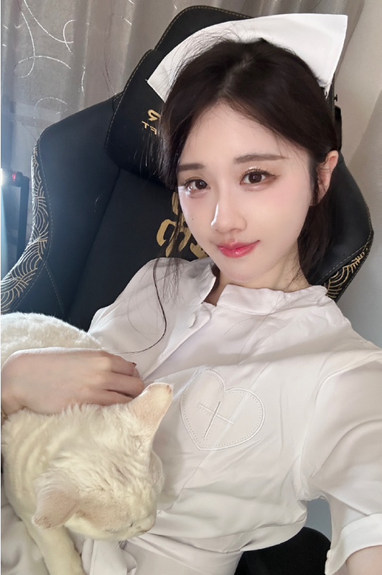 擦边起家“装正经”讲课？轩子巨2兔转型讲师，半夜偷偷在B站开播_擦边起家“装正经”讲课？轩子巨2兔转型讲师，半夜偷偷在B站开播_