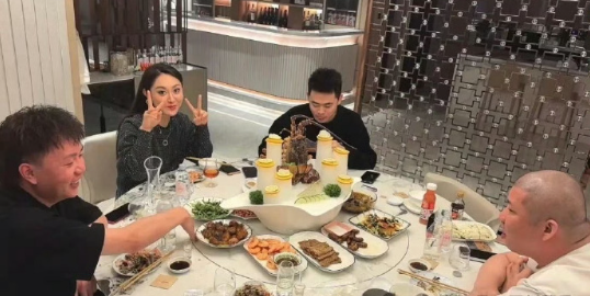 二驴请天佑吃饭_yy驴三和天佑连麦视频_