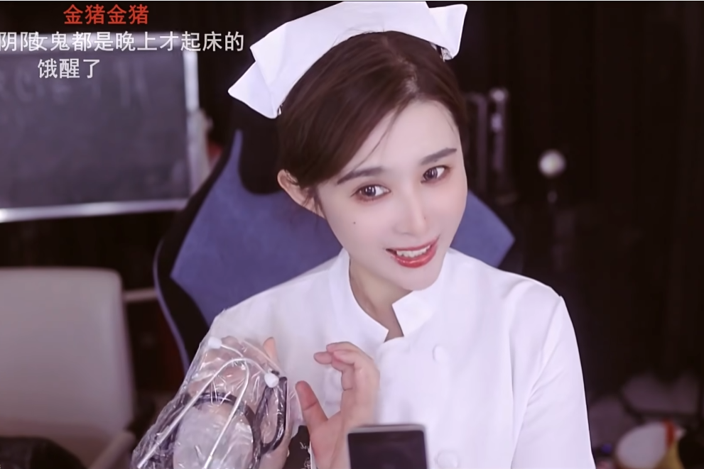 请尊重我的擦边,女主播退鱼放飞自我,挑衅超管不扣分就解扣子_请尊重我的擦边,女主播退鱼放飞自我,挑衅超管不扣分就解扣子_