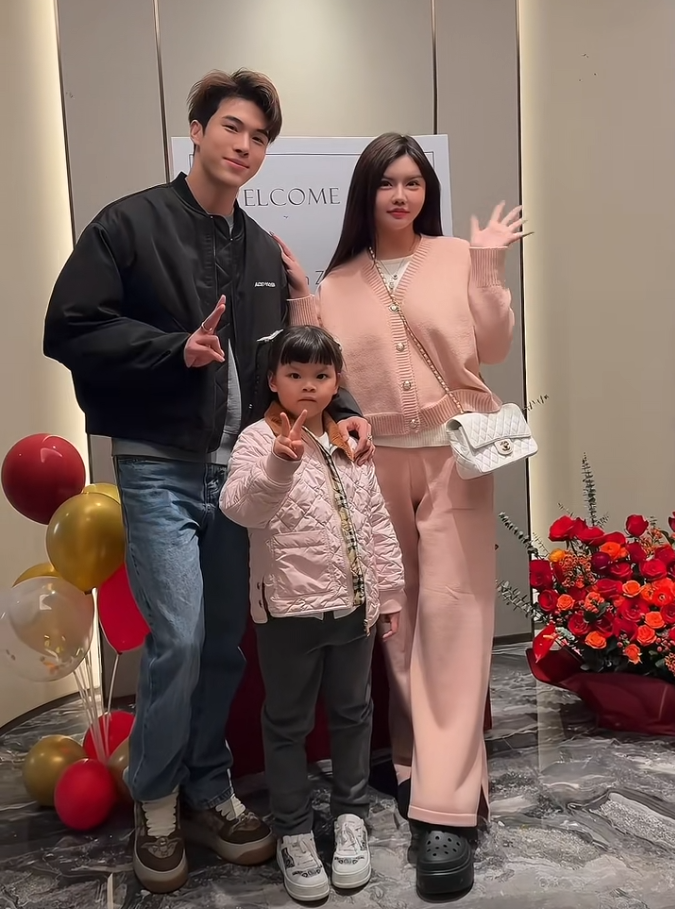 宋浩然兑现承诺买下婚房，韩安冉否认房子2000万，否认炒作买热搜__宋浩然兑现承诺买下婚房，韩安冉否认房子2000万，否认炒作买热搜