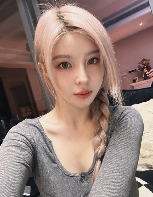 建议你还是把衣服穿上，苏恩闺蜜想要洗澡，担心窗户玻璃反光永封_建议你还是把衣服穿上，苏恩闺蜜想要洗澡，担心窗户玻璃反光永封_