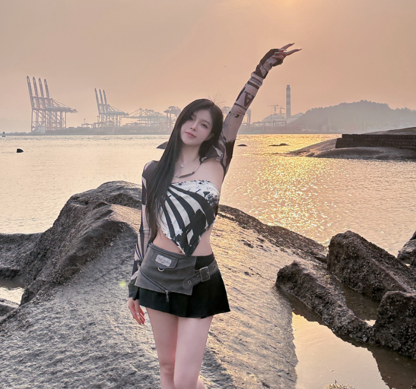 建议你还是把衣服穿上，苏恩闺蜜想要洗澡，担心窗户玻璃反光永封_建议你还是把衣服穿上，苏恩闺蜜想要洗澡，担心窗户玻璃反光永封_