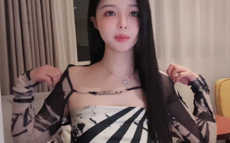 建议你还是把衣服穿上，苏恩闺蜜想要洗澡，担心窗户玻璃反光永封_建议你还是把衣服穿上，苏恩闺蜜想要洗澡，担心窗户玻璃反光永封_