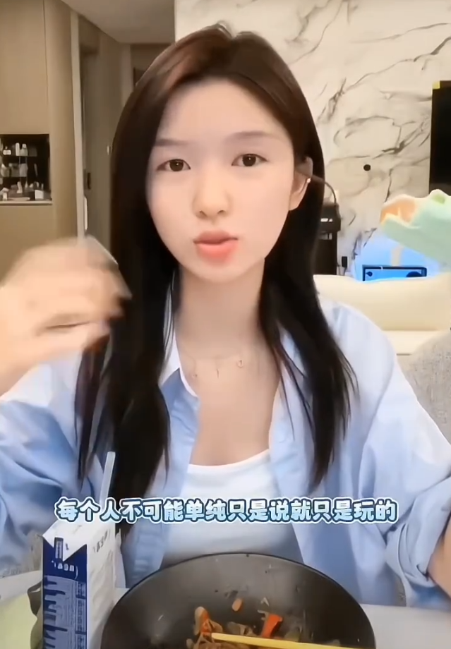 允恩刚玩网络被村头骂成J了，牌牌琦回应某团队碰瓷__允恩刚玩网络被村头骂成J了，牌牌琦回应某团队碰瓷