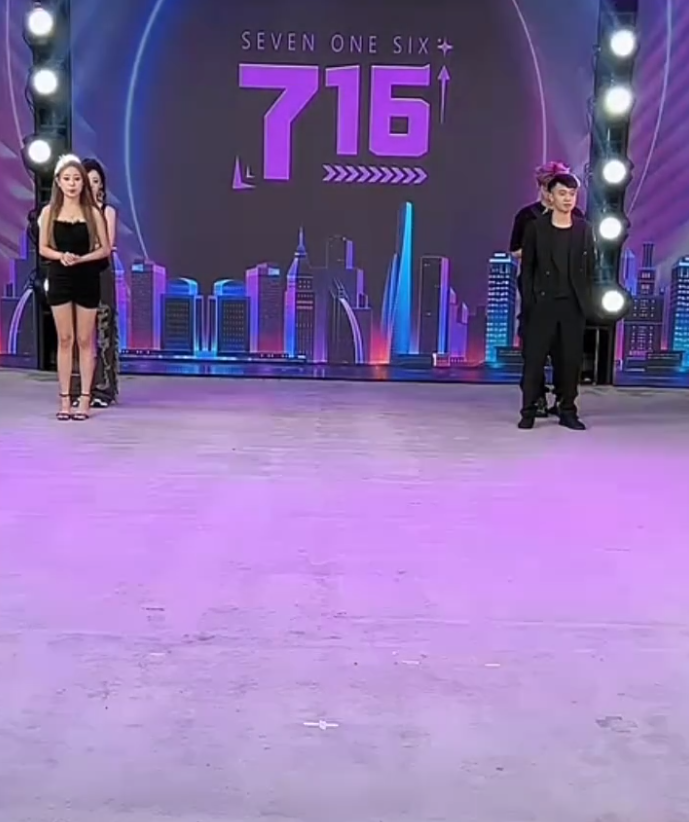 _允恩刚玩网络被村头骂成J了，牌牌琦回应某团队碰瓷_允恩刚玩网络被村头骂成J了，牌牌琦回应某团队碰瓷