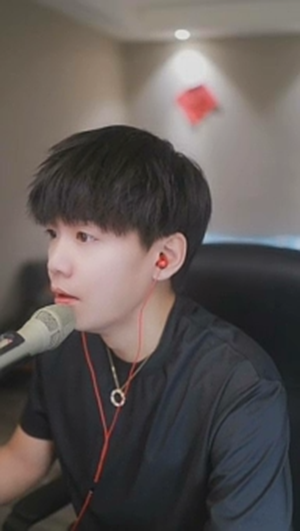 芮甜甜多大岁了_芮甜甜为啥停播_