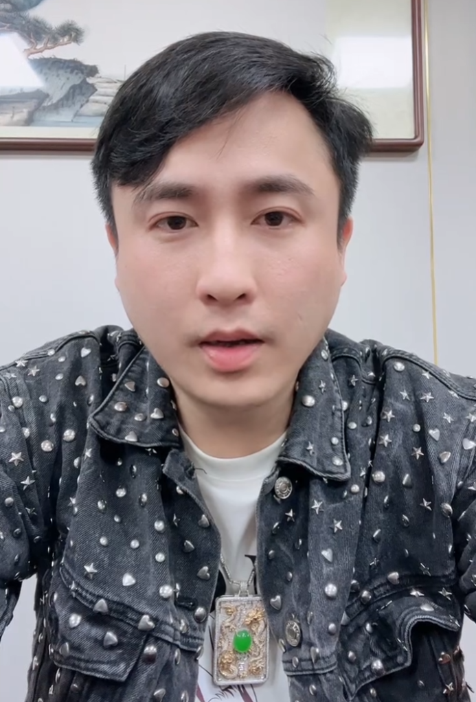 _双刀哥遭数十特警狂追_树林偷拍民工老头