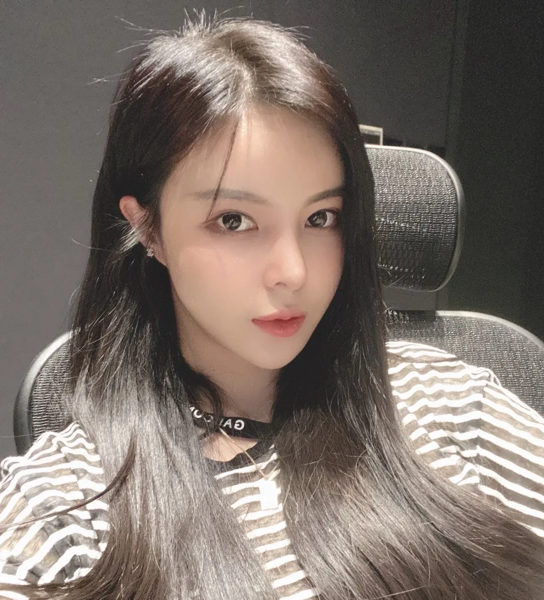 网红脸被质疑整容，苏恩回怼“厌男症”严重，发照片不是为取悦你__网红脸被质疑整容，苏恩回怼“厌男症”严重，发照片不是为取悦你