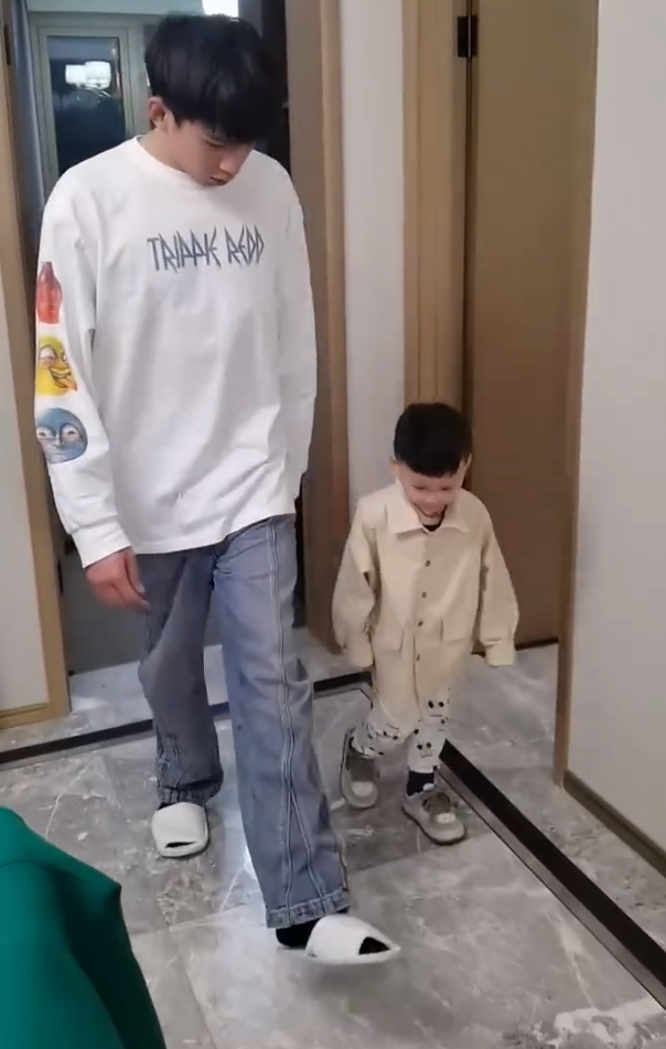 _天佑儿子第一名考入国际学校，阿哲与YY最好协商，开辟童锦程一样的路_天佑儿子第一名考入国际学校，阿哲与YY最好协商，开辟童锦程一样的路