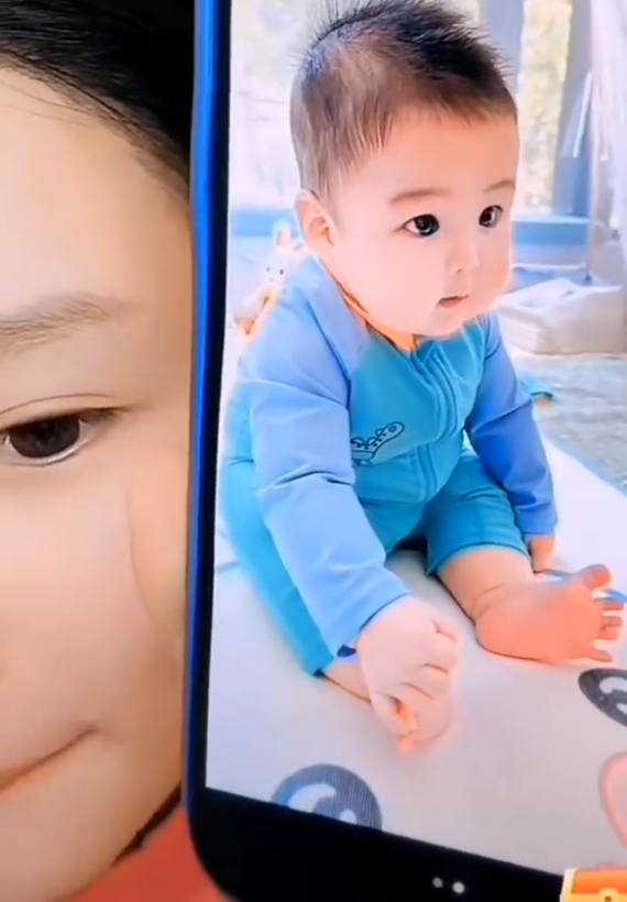 _球球晒出儿子照片，会叫妈妈了！张浩斥责4864粉丝三观不正_球球晒出儿子照片，会叫妈妈了！张浩斥责4864粉丝三观不正