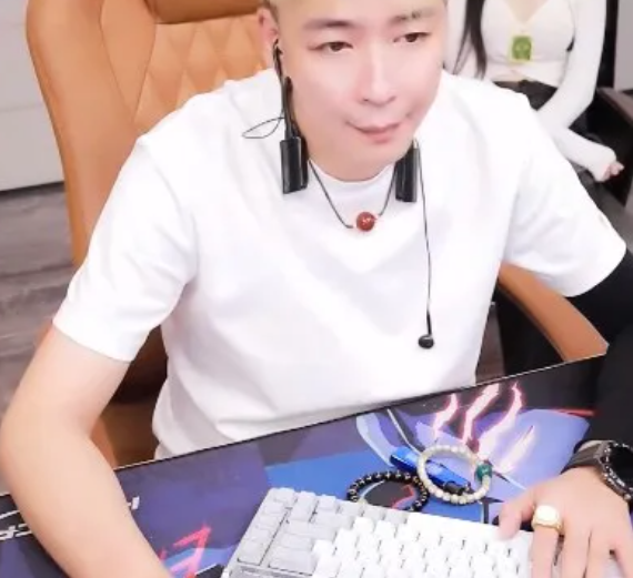 _董莹莹刘一手_董盈盈刘一手