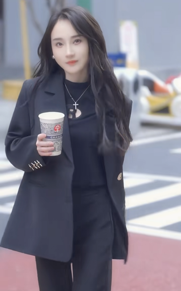 王婆说媒爆红网络,沈曼想去担心被说蹭流量,自曝30岁还单身原因__王婆说媒爆红网络,沈曼想去担心被说蹭流量,自曝30岁还单身原因