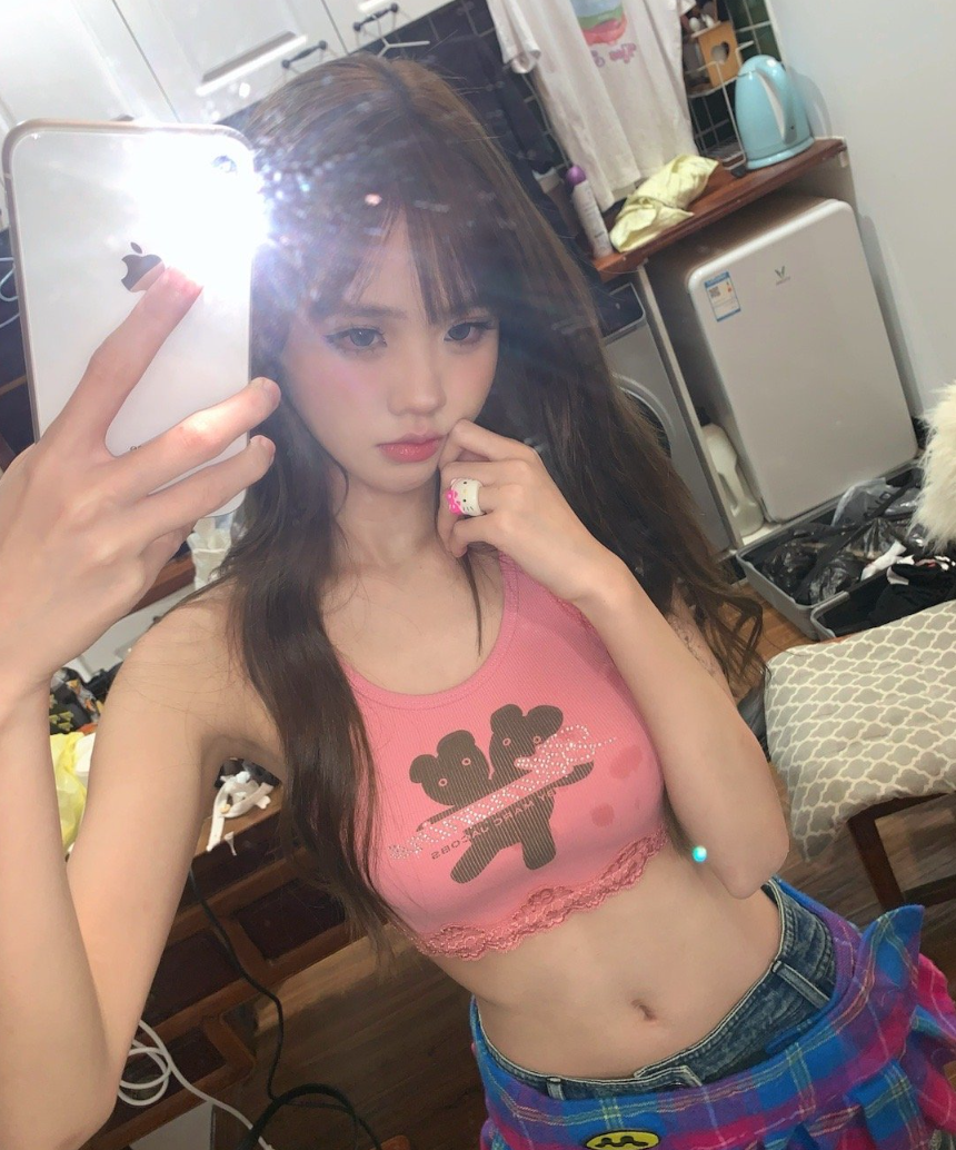 吴卓羲微博现张馨予疯狂床照__假装批评