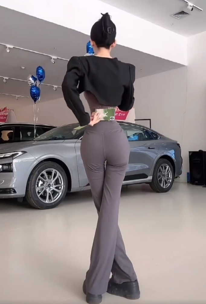 _全网最细腰围女主播？一使劲儿真怕弄断！方丈李四重提当年“大赦天下”_全网最细腰围女主播？一使劲儿真怕弄断！方丈李四重提当年“大赦天下”