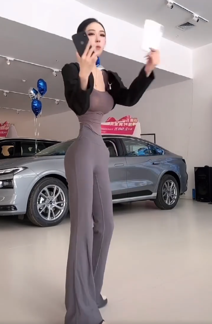 全网最细腰围女主播？一使劲儿真怕弄断！方丈李四重提当年“大赦天下”_全网最细腰围女主播？一使劲儿真怕弄断！方丈李四重提当年“大赦天下”_