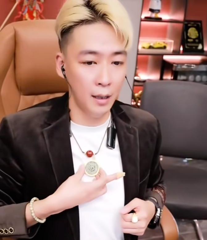 天佑时隔三年再次直播_天佑签约费一年多少_