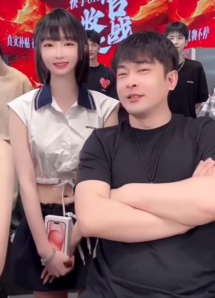 刘刘解释不想抱着儿子做热度!辛巴回应不捧徐婕,她做的不够_刘刘解释不想抱着儿子做热度!辛巴回应不捧徐婕,她做的不够_