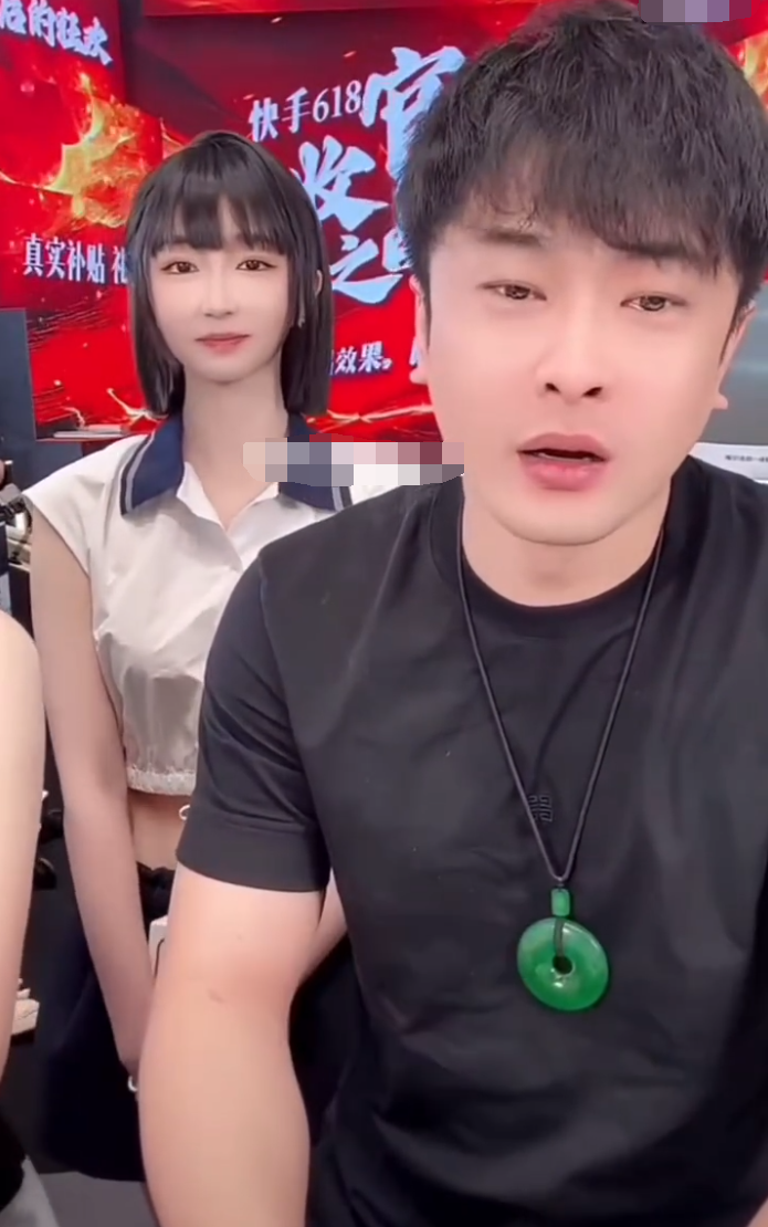 刘刘解释不想抱着儿子做热度!辛巴回应不捧徐婕,她做的不够__刘刘解释不想抱着儿子做热度!辛巴回应不捧徐婕,她做的不够