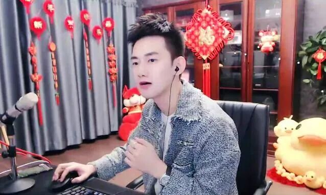 _蓄势待发的_科技秀稿