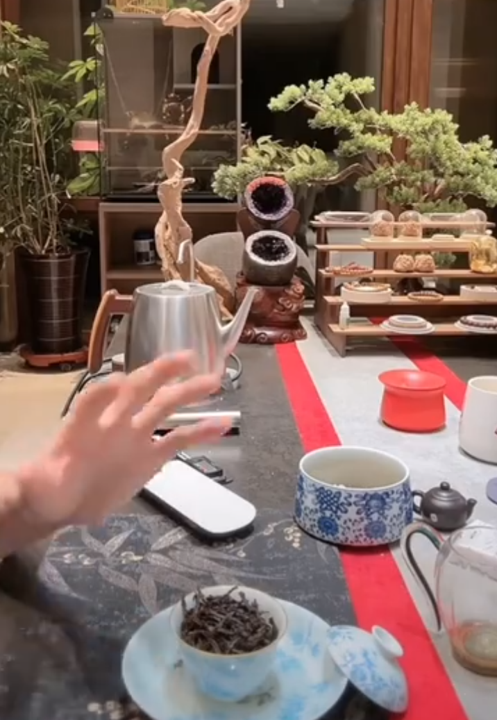 _天佑祝福有能力的兄弟越飞越高？不满小弟，没抽过成，放过我吧！_天佑祝福有能力的兄弟越飞越高？不满小弟，没抽过成，放过我吧！