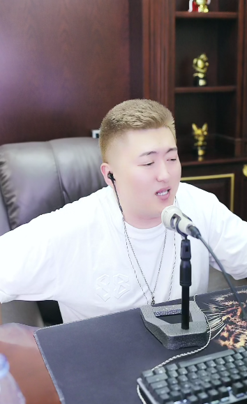 跟组演员签约费_yy主播大佛避类_