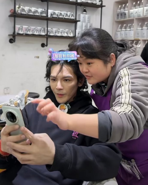 向佐今晚找晓华理发，开心极了！天佑讲述见李四啥也没掏到_向佐今晚找晓华理发，开心极了！天佑讲述见李四啥也没掏到_