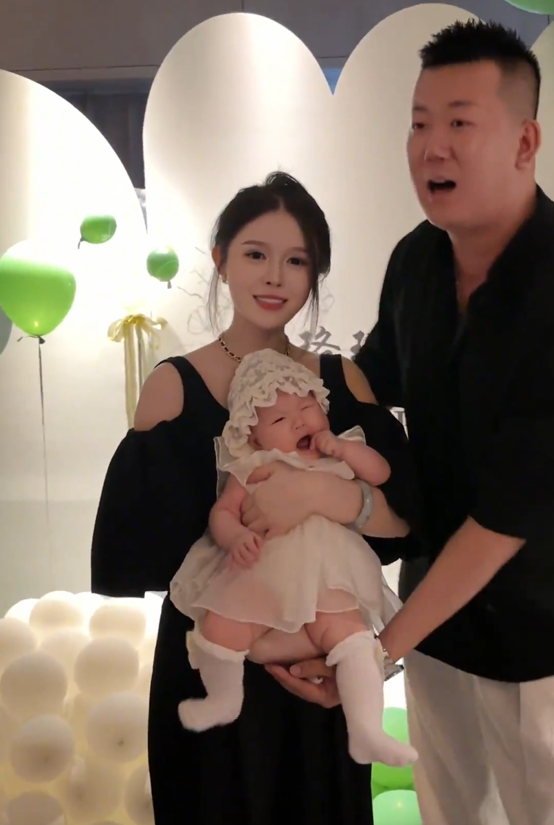 _韩雅乐沈美嘉夫妻为女儿庆百日宴，思萌撕盈儿，在男友前没边界感！_韩雅乐沈美嘉夫妻为女儿庆百日宴，思萌撕盈儿，在男友前没边界感！