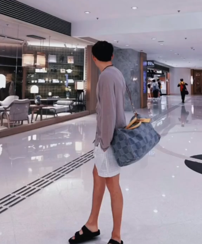 _天佑重申自己的“身份”，开直播只是为了聊天，催急了就注销账号_天佑重申自己的“身份”，开直播只是为了聊天，催急了就注销账号