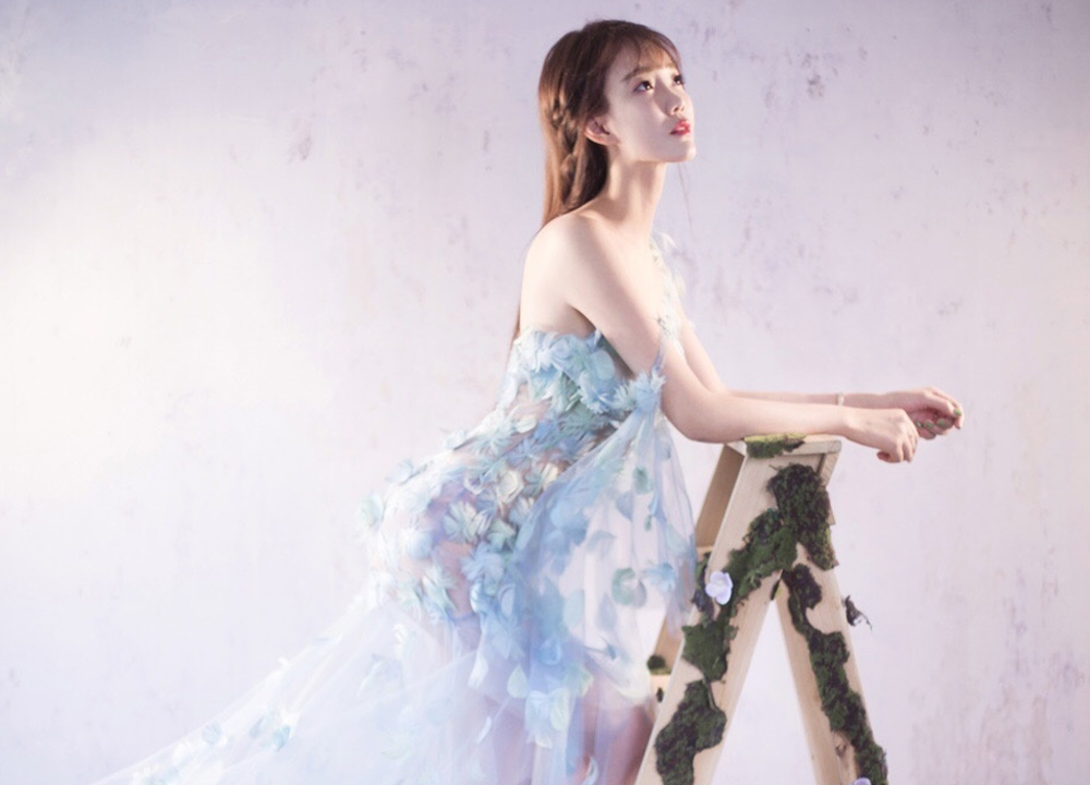 舔屏！yy美女主播芮甜甜透视花瓣装性感写真照片来袭！第7张