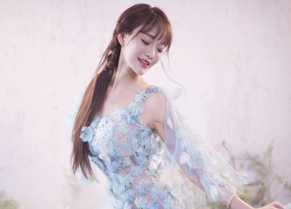 舔屏！yy美女主播芮甜甜透视花瓣装性感写真照片来袭！第9张