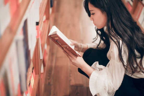 yy美女主播吹弹可破清澈美女饭宝宝美照第7张