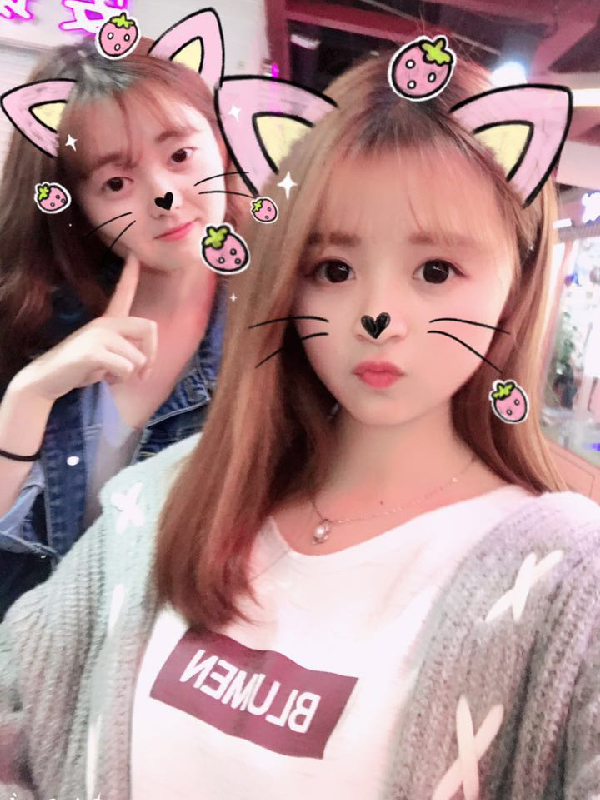 yy俏皮与大胸相结合—美女主播灵儿美照来袭！