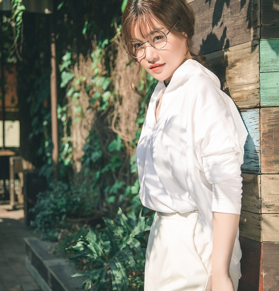 性感长腿透视，如此姑娘你见过么！风小筝性感大长腿写真