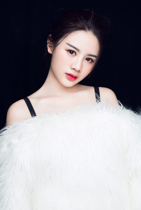 yy流鼻血！美女主播雪儿大尺度照片曝光！