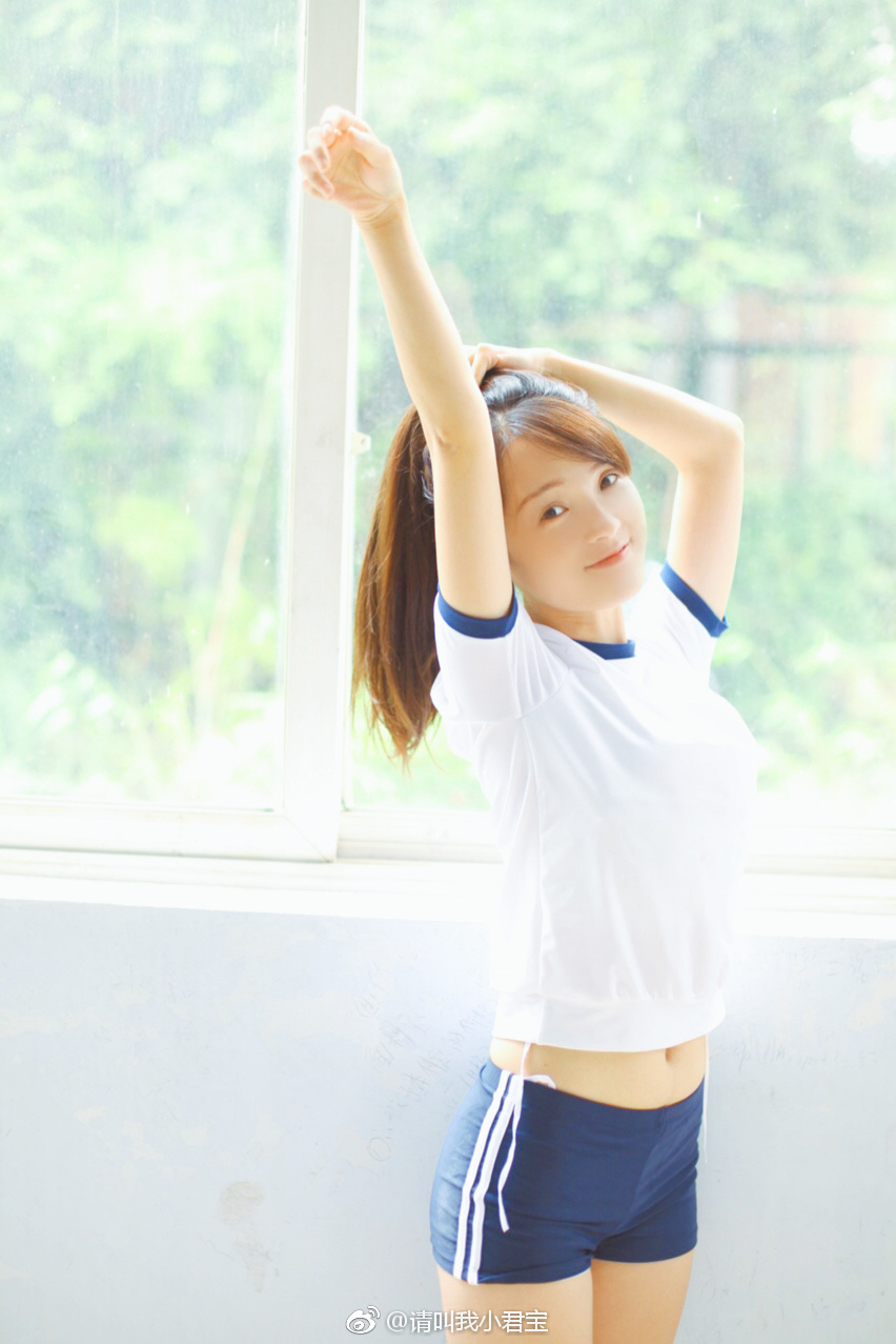 yy直播平台大衣哥徒弟小君宝私房照