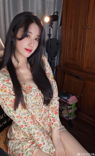 虎牙美女主播轩子巨2兔最新图集第9张