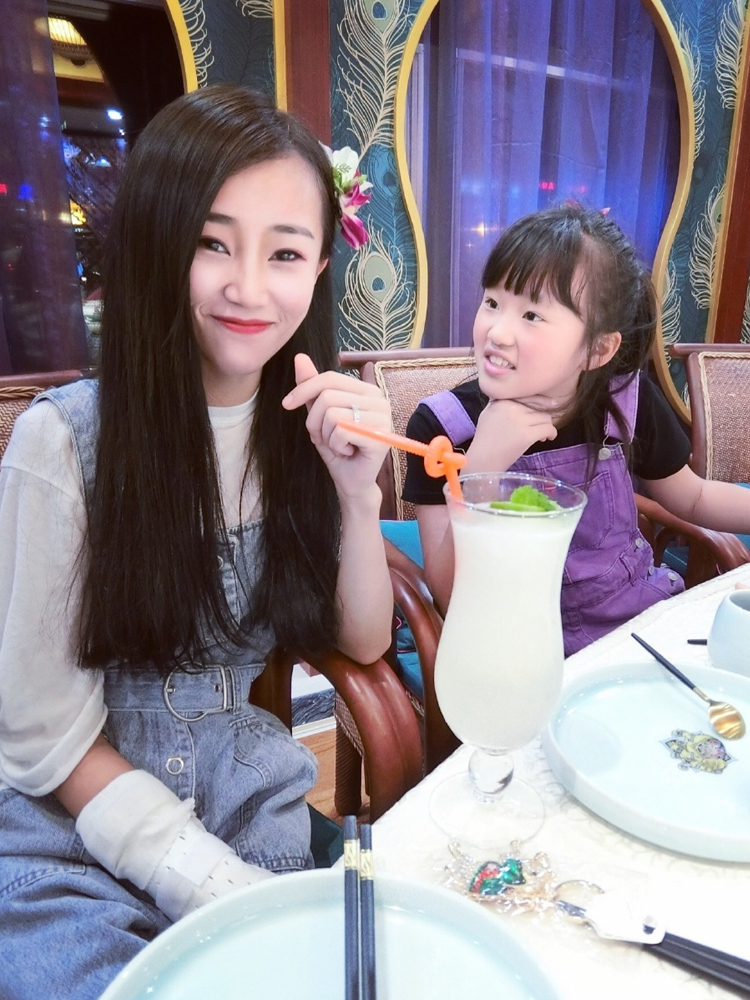 快手红人谢宝悦高清生活照片！第6张