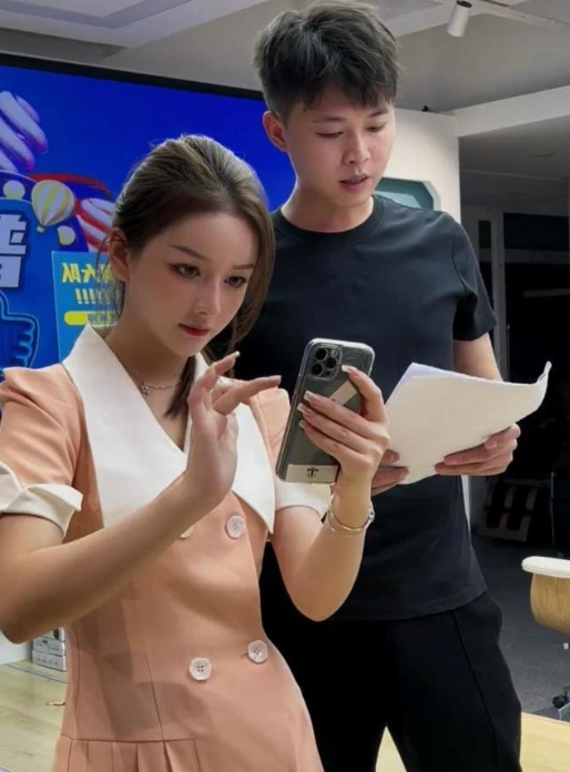 女方已怀孕，许华升婷婷不停正式官宣！天佑吐槽被李四拿马场架上了_女方已怀孕，许华升婷婷不停正式官宣！天佑吐槽被李四拿马场架上了_