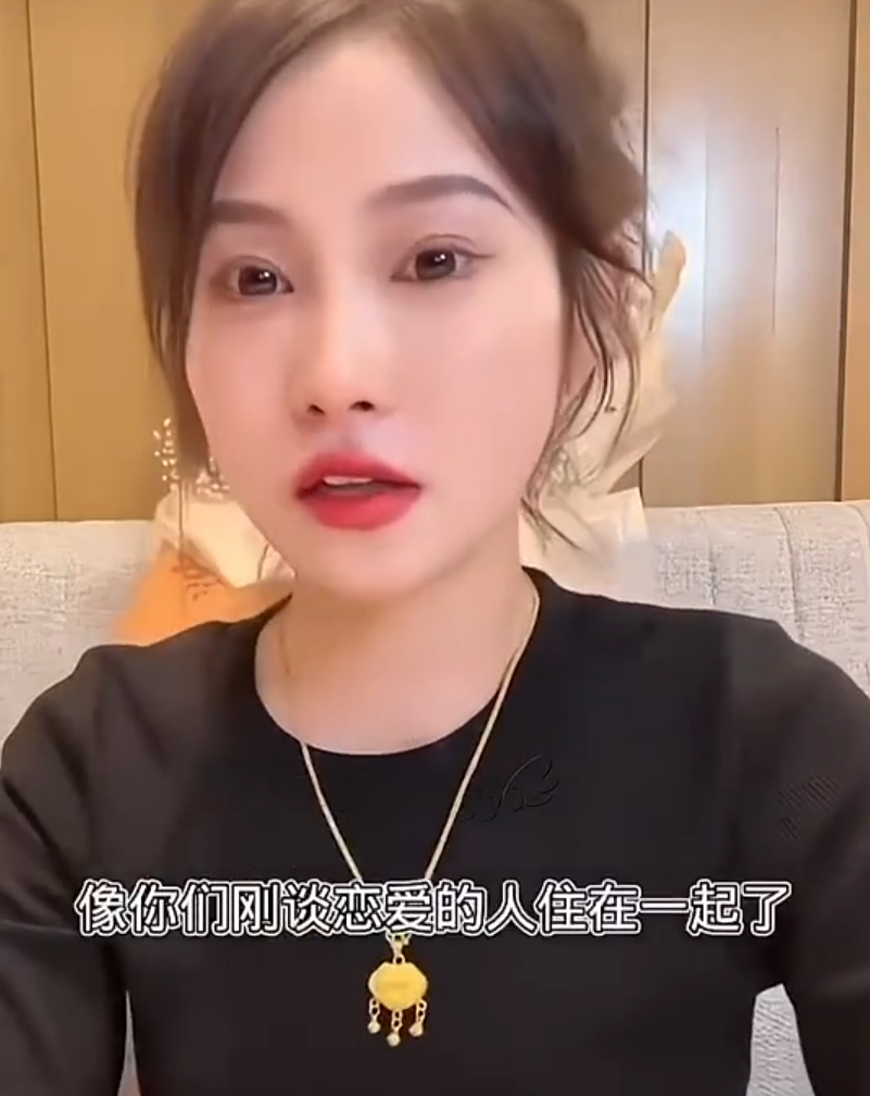 桂哥：一个人睡觉滋味很难受！背后大姐自曝曾被狂飙兄弟家暴，有证据！_桂哥：一个人睡觉滋味很难受！背后大姐自曝曾被狂飙兄弟家暴，有证据！_