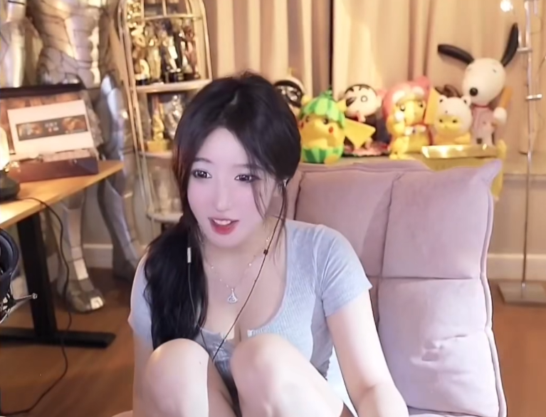 斗鱼主播呆妹跳舞_斗鱼呆妹儿收入_