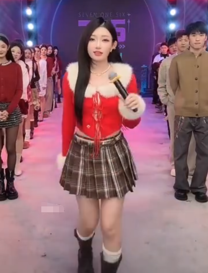 牌牌琦嫌弃小伊伊穿的漏,埋怨让其结扎?辛巴怒斥打假博主,连要饭的都不如_牌牌琦嫌弃小伊伊穿的漏,埋怨让其结扎?辛巴怒斥打假博主,连要饭的都不如_