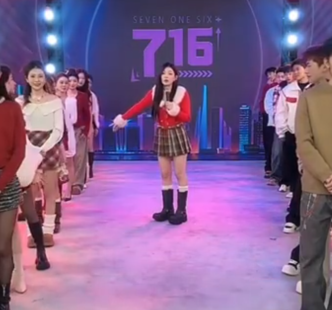 牌牌琦嫌弃小伊伊穿的漏,埋怨让其结扎?辛巴怒斥打假博主,连要饭的都不如_牌牌琦嫌弃小伊伊穿的漏,埋怨让其结扎?辛巴怒斥打假博主,连要饭的都不如_