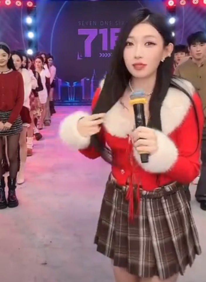 牌牌琦嫌弃小伊伊穿的漏,埋怨让其结扎?辛巴怒斥打假博主,连要饭的都不如_牌牌琦嫌弃小伊伊穿的漏,埋怨让其结扎?辛巴怒斥打假博主,连要饭的都不如_