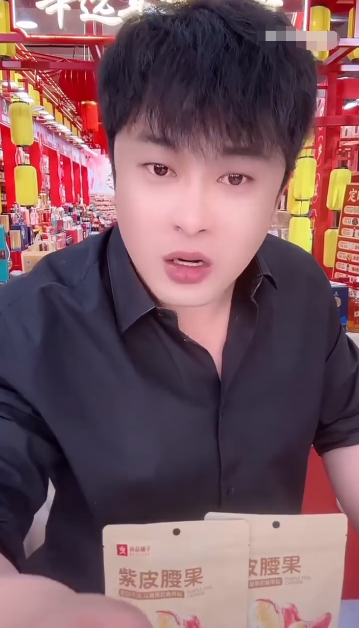 _牌牌琦嫌弃小伊伊穿的漏,埋怨让其结扎?辛巴怒斥打假博主,连要饭的都不如_牌牌琦嫌弃小伊伊穿的漏,埋怨让其结扎?辛巴怒斥打假博主,连要饭的都不如