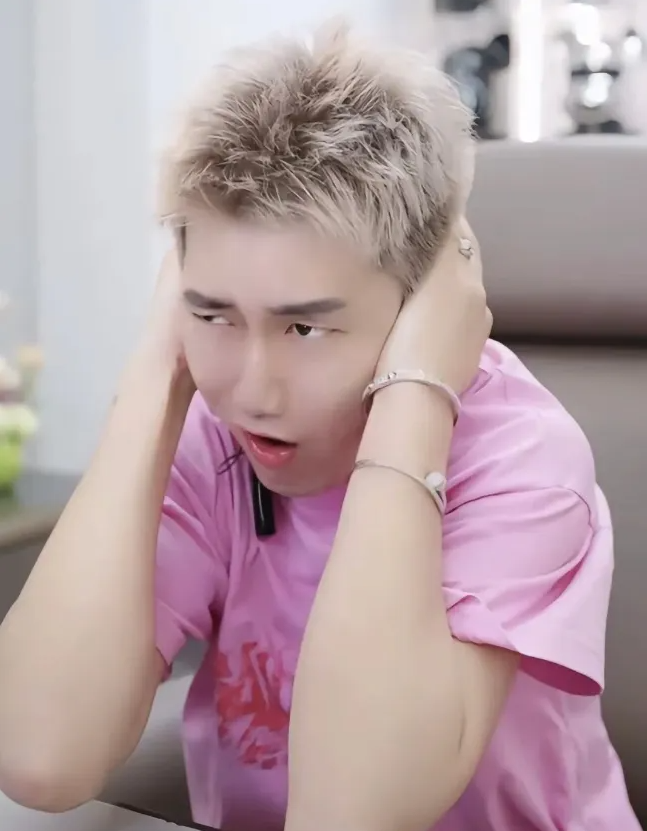 _阿哲紧急下播与法务团队开会？沈雨萱回应被指一手好牌打稀烂_阿哲紧急下播与法务团队开会？沈雨萱回应被指一手好牌打稀烂