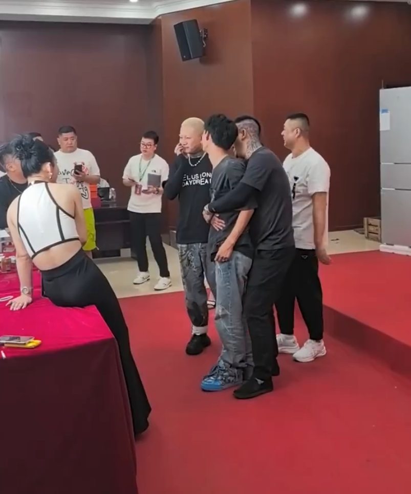 抖音八卦主播怎么挣钱__抖音八卦直播吧