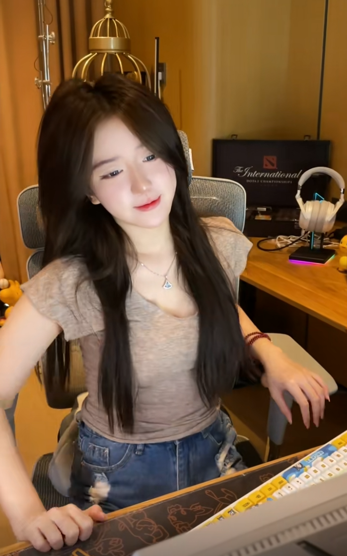 老板单点呆妹儿“拍片”，吐槽直播太难做了，调侃自己下海当明星__老板单点呆妹儿“拍片”，吐槽直播太难做了，调侃自己下海当明星