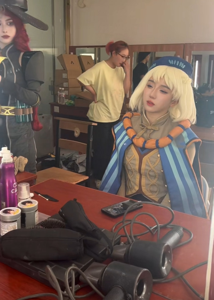 老板单点呆妹儿“拍片”，吐槽直播太难做了，调侃自己下海当明星__老板单点呆妹儿“拍片”，吐槽直播太难做了，调侃自己下海当明星