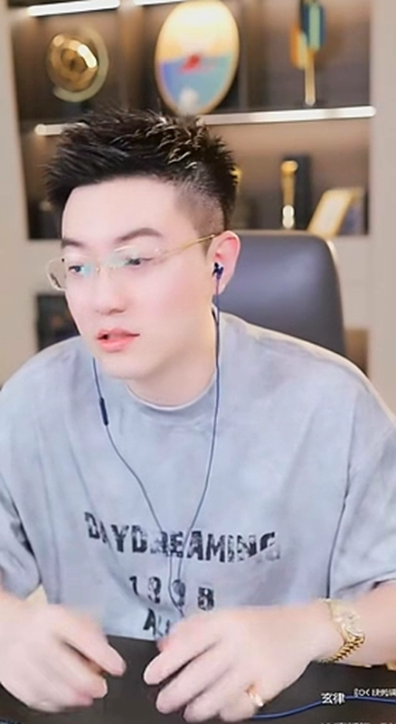 _子谦哥1000万给徐梦尧拿擂主？玄律评价小白龙，没坏心眼可连麦_子谦哥1000万给徐梦尧拿擂主？玄律评价小白龙，没坏心眼可连麦